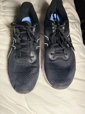 Oasis Black Athletic Shoes with White Accents